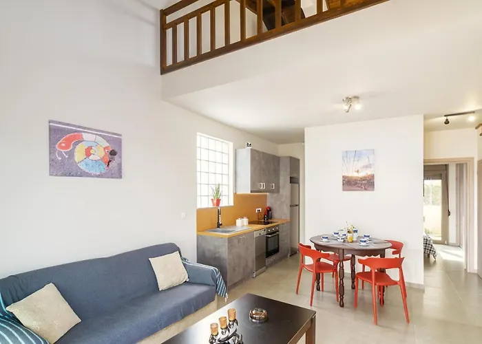 Achilles Maisonette