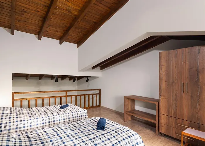 Achilles Maisonette