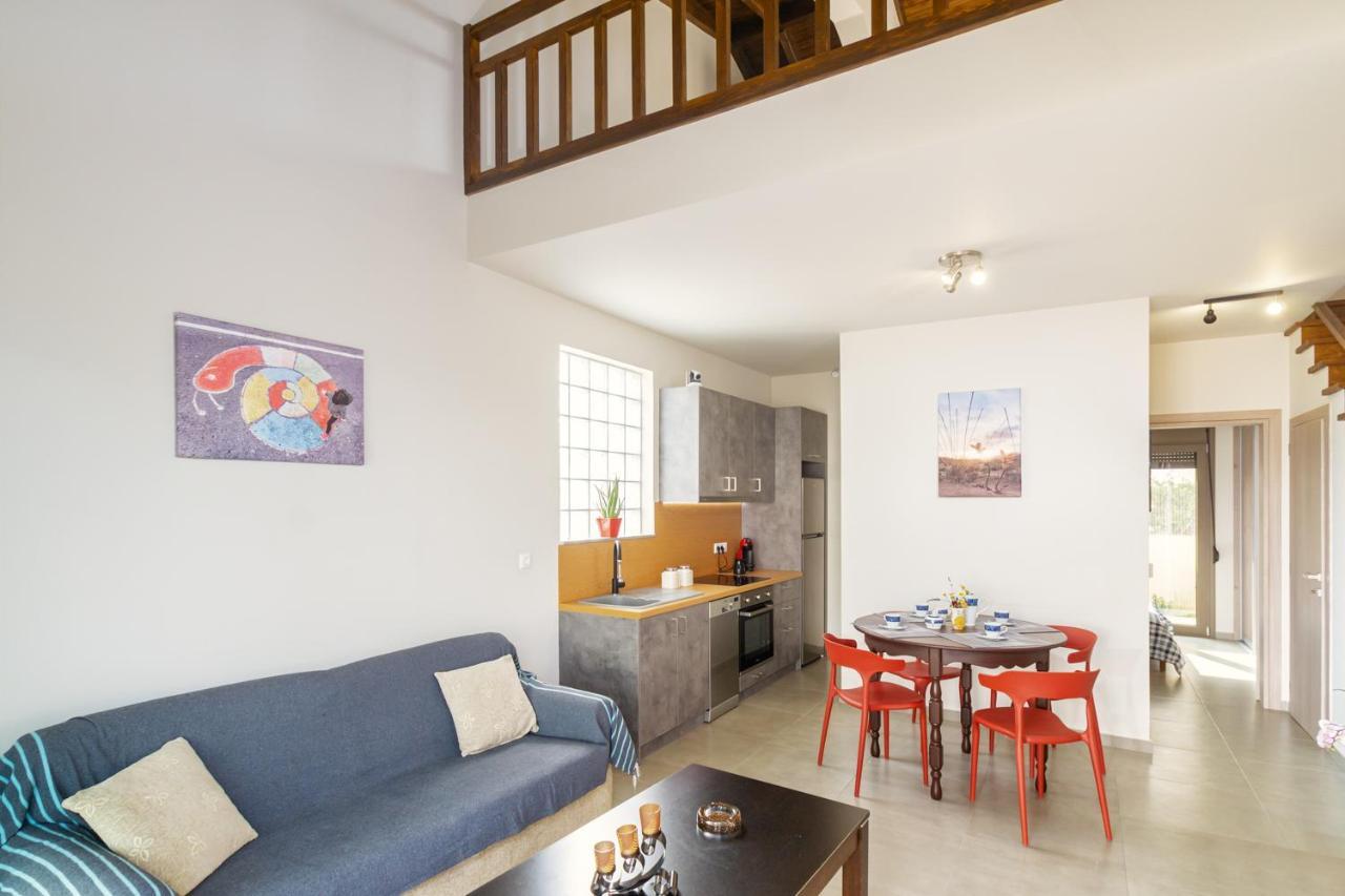 Achilles Maisonette *