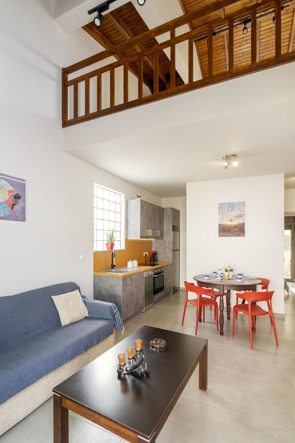 Achilles Maisonette *