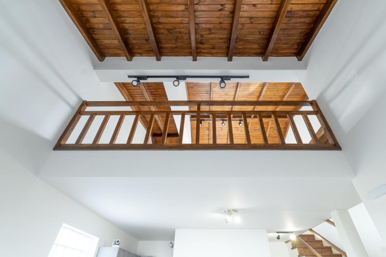 Achilles Maisonette *